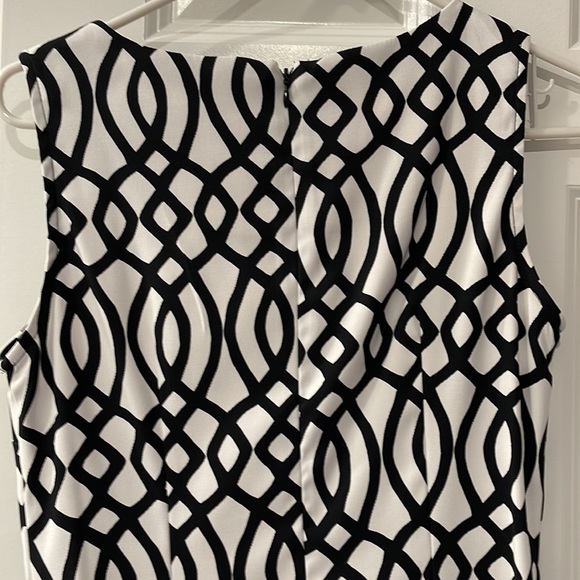 Woman’s dress - Picture 4 of 4